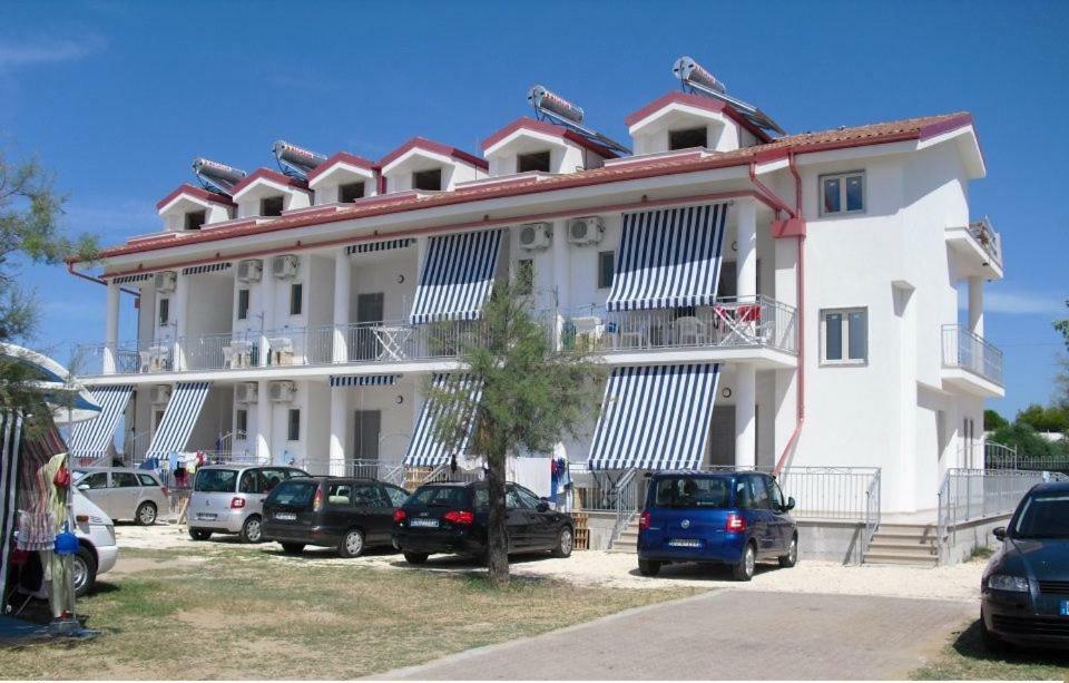 Centro Turistico La Perla Del Gargano Hotel Foce Varano Buitenkant foto